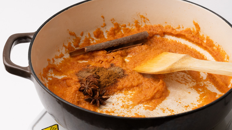 Frying curry paste and spices