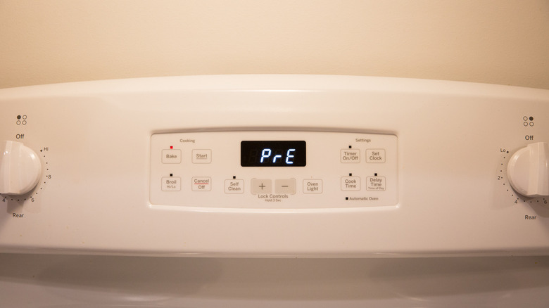 oven display showing preheat symbol