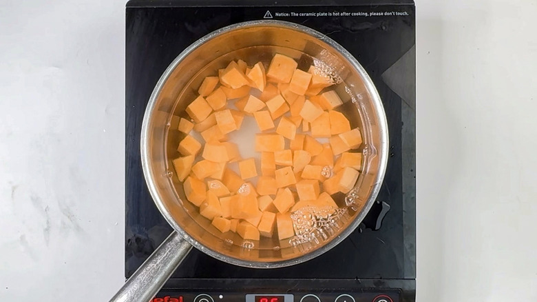 Cooking sweet potato in water