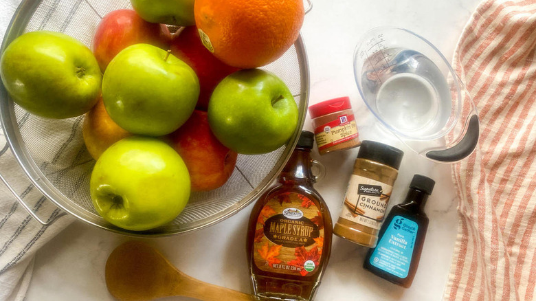 ingredients for homemade applesauce