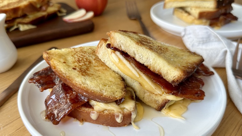 French toast sandwiches with bacon