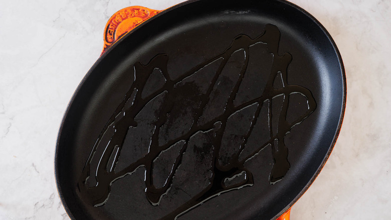 Cast iron pan with oil