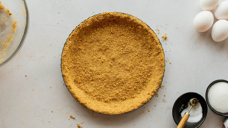 graham cracker crumb crust