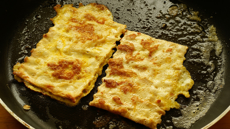 matzah brei in a frying pan