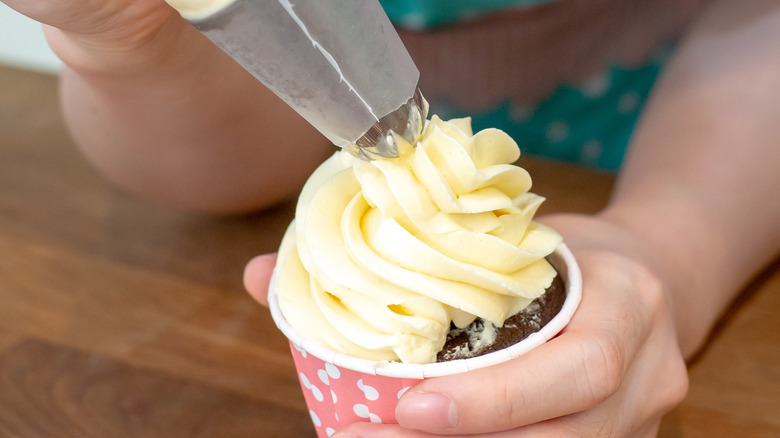 Cupcakes with brightly-colored frosting