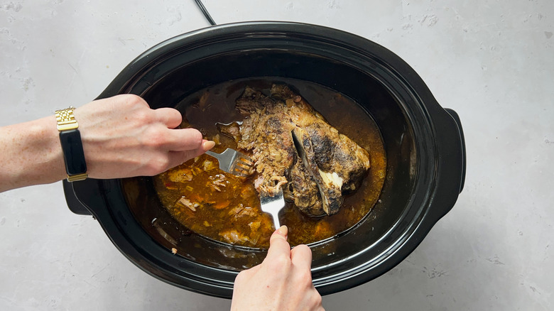 shredding pork in slow cooker