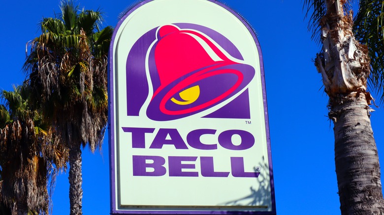 Taco Bell sign