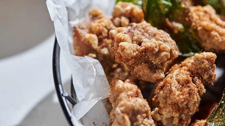 close up of popcorn chicken