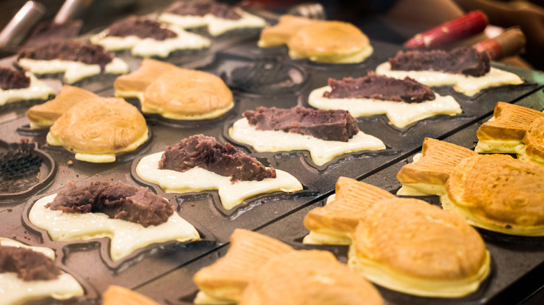 taiyaki being made with filling