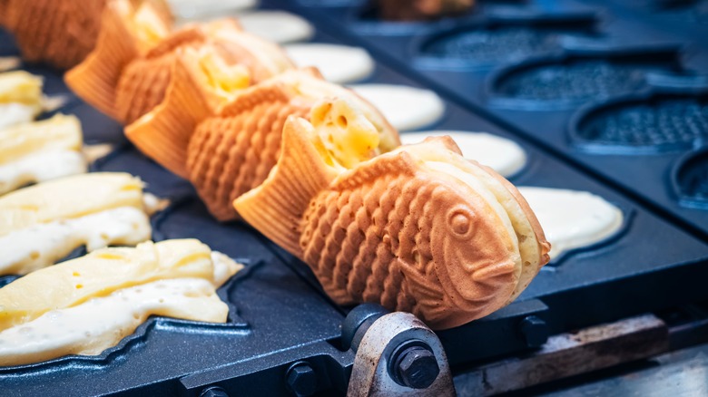 cooked and raw taiyaki