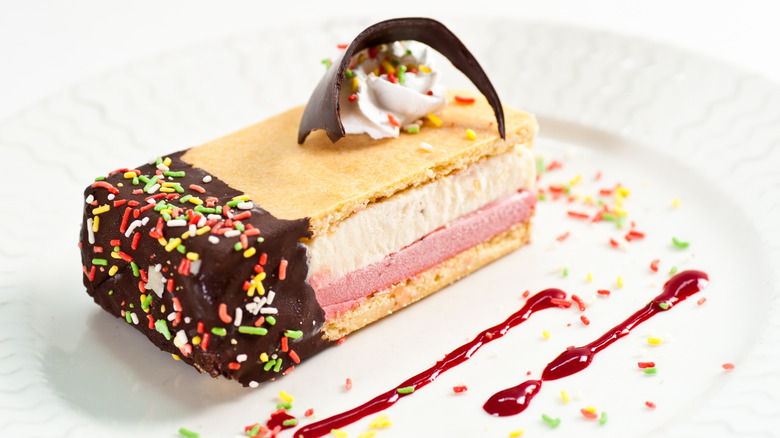 strawberry and vanilla ice cream sandwich