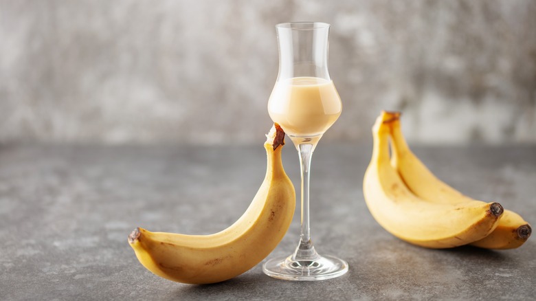 Banana liqueur and bananas