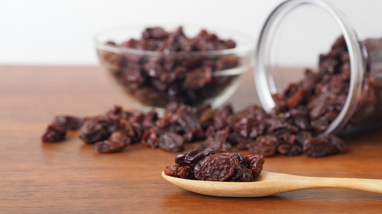 Raisins in a bowl on table