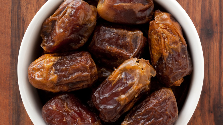 dried dates in bowl