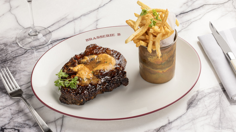 ribeye piquant and steak fries