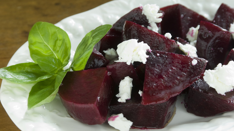 beet and goat cheese salad