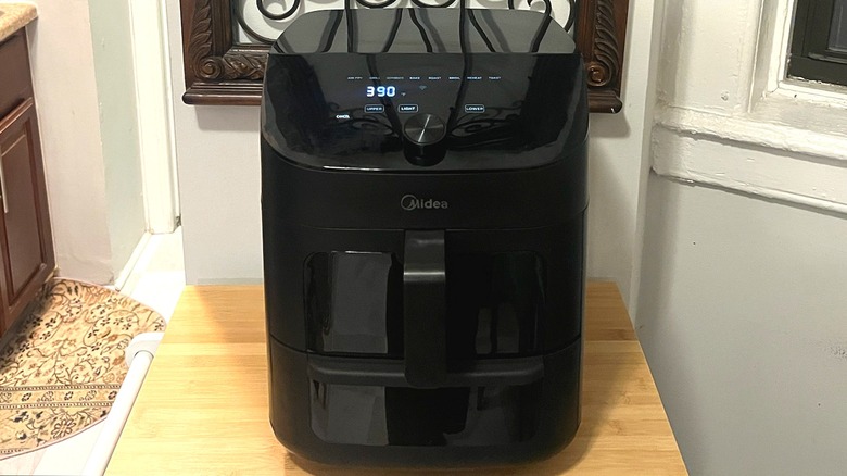 Midea Two Zone Air Fryer on table