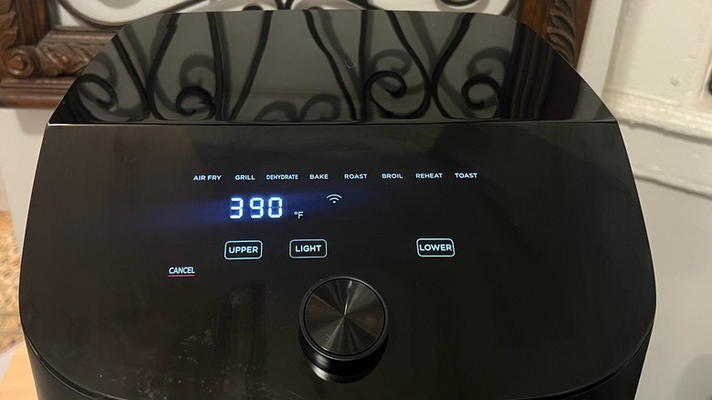 Close-up of top of Midea Two Zone Air Fryer