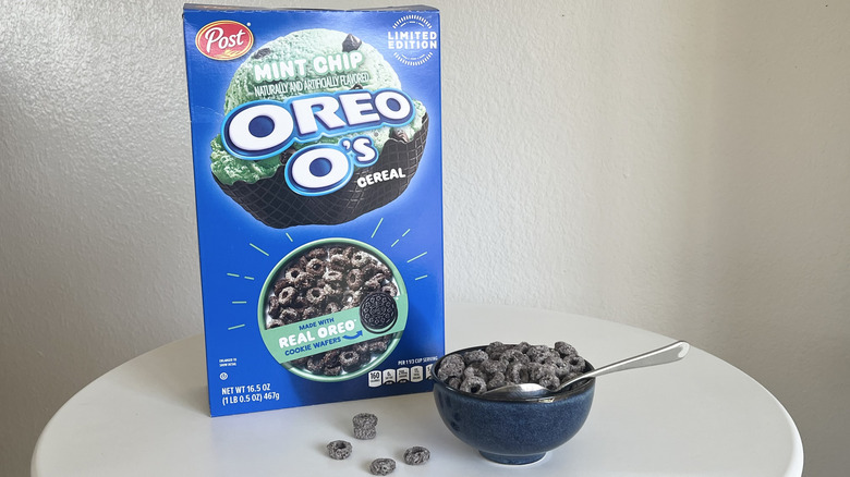 mint chip oreao o's in a bowl with a spoon