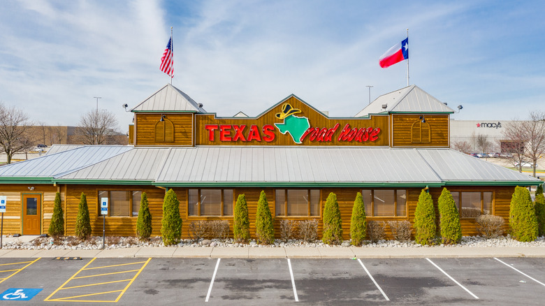 Texas Roadhouse restaurant exterior