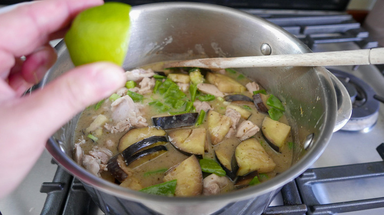 adding lime to thai curry