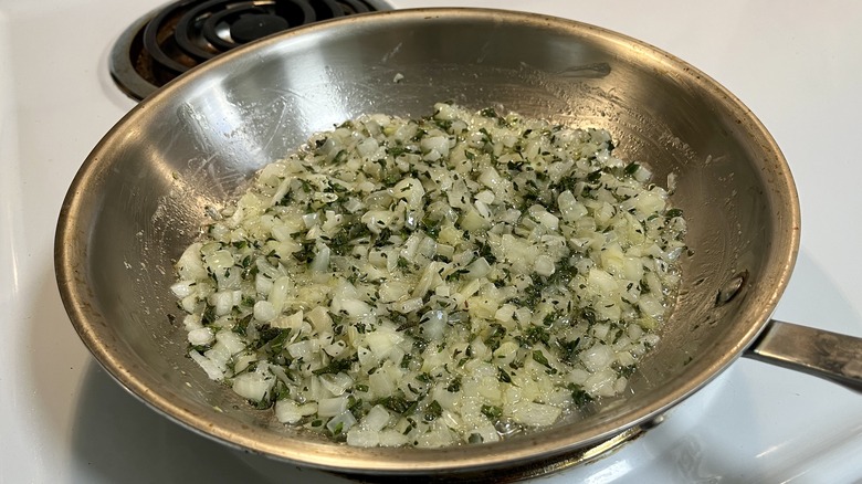 onions with herbs