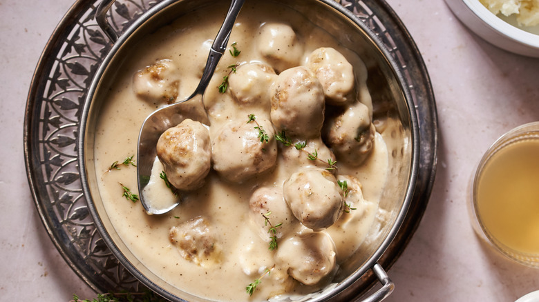 meatballs in gravy 