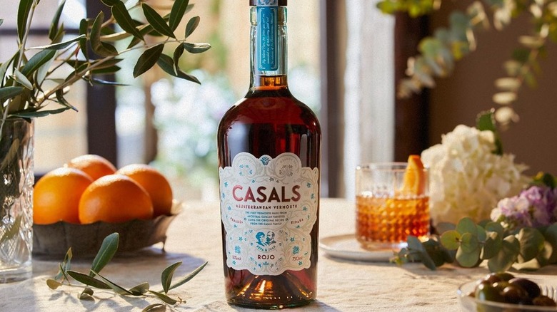 Casals vermouth, cocktail, and oranges