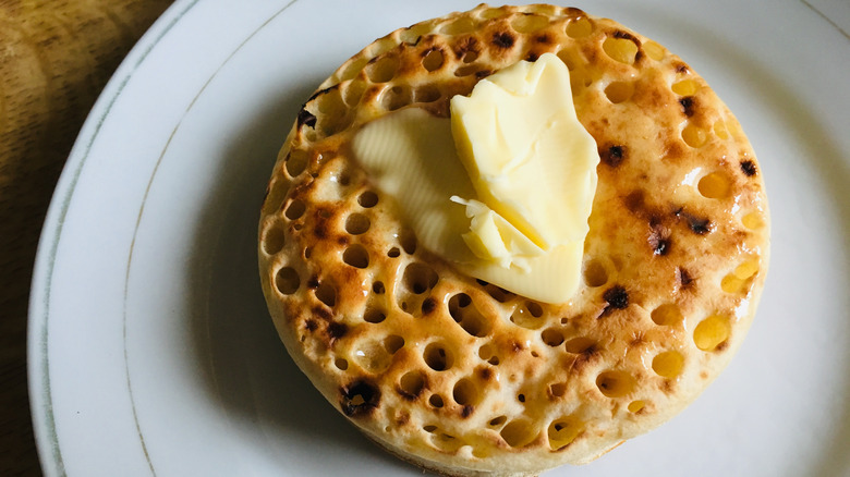 A crumpet with bitter