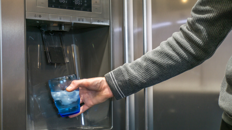 ice cubes from machine 