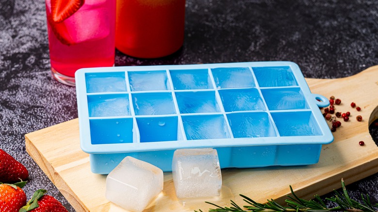 silicone ice cube tray