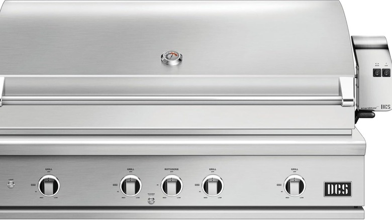 A built-in, stainless steel DCS Series 9 grill.