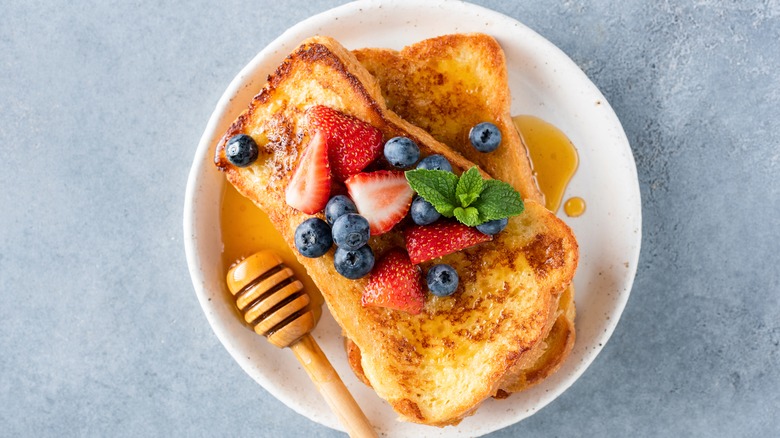 French toast syrup berries