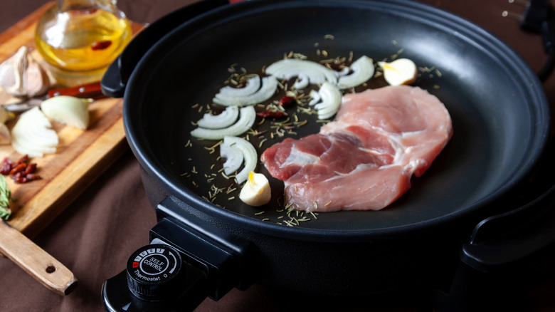 https://www.tastingtable.com/img/gallery/the-12-absolute-best-uses-for-your-electric-frying-pan/intro-1662763063.jpg