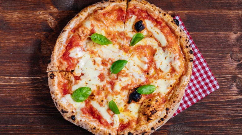 Margherita pizza basil