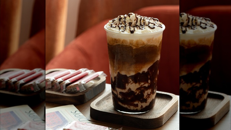 Iced latte with mocha drizzle and tray of biscuits