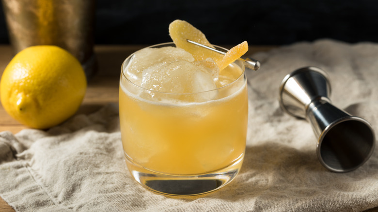 Penicillin cocktail with lemon peel