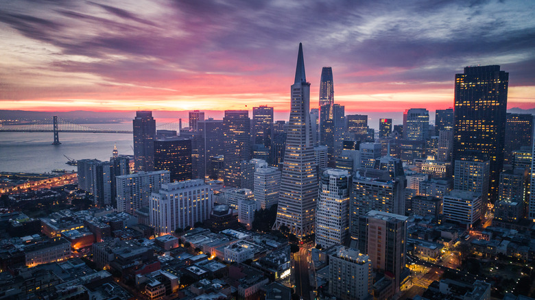 san francisco skyline at sunset