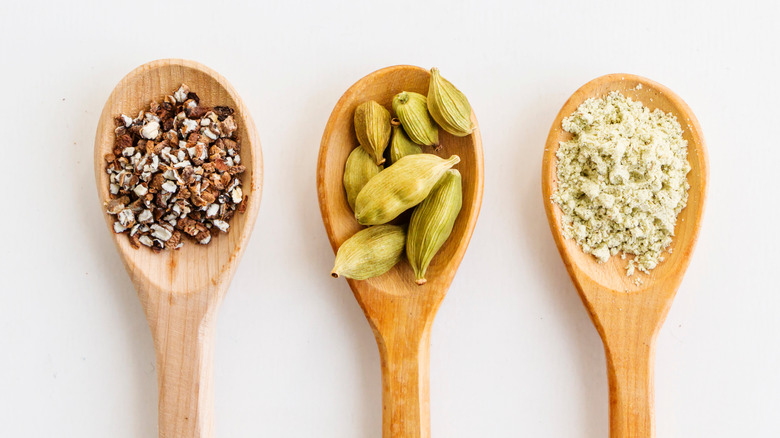 ground and whole cardamom