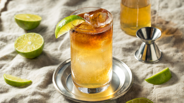 Dark n' Stormy cocktail 