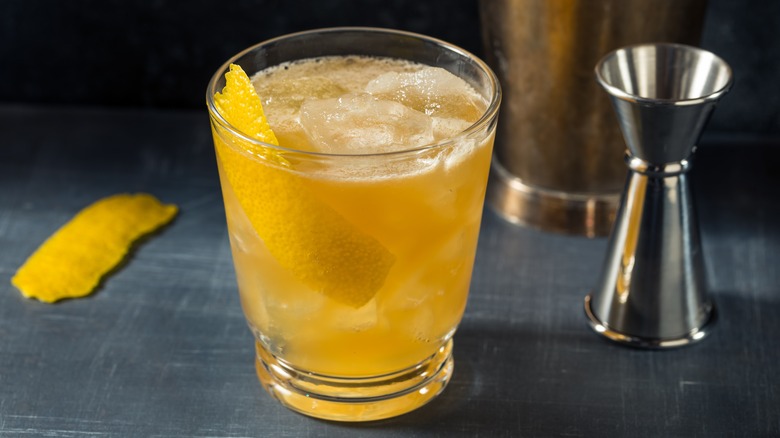 Gold Rush cocktail