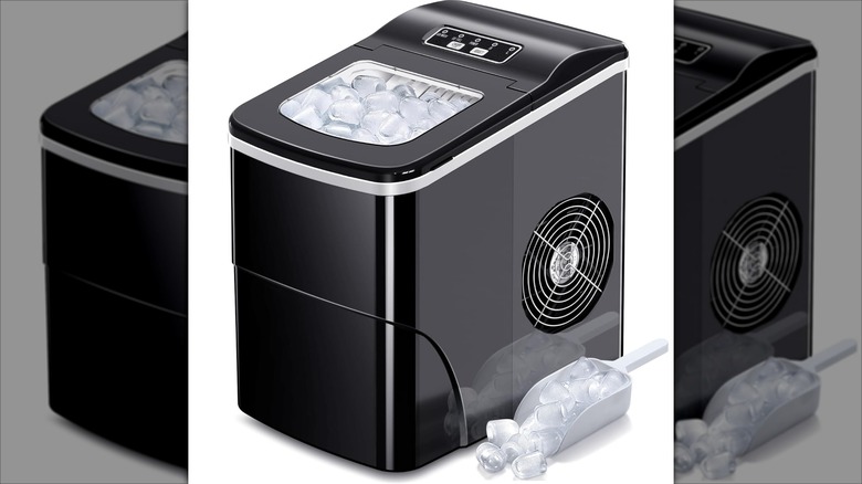 AGLUCKY countertop Ice Maker white background