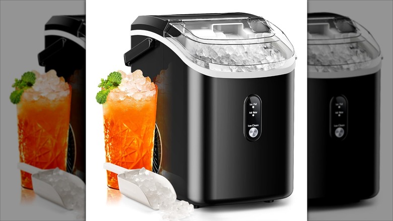 ZAFRO Countertop Nugget Ice Maker white background