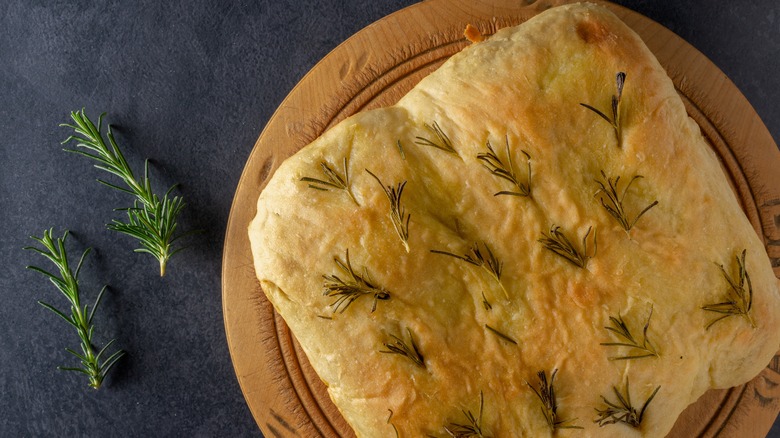 https://www.tastingtable.com/img/gallery/the-13-biggest-mistakes-everyone-makes-while-baking-focaccia/intro-1666101254.jpg
