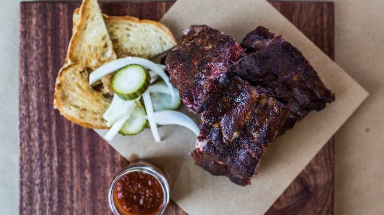 barbecue pork ribs with toast