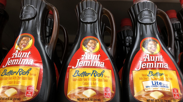 Pancake syrup in grocery store