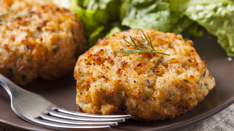 Crab cakes lettuce on plate