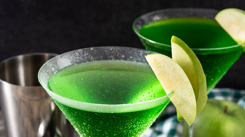 Appletinis with apple garnish