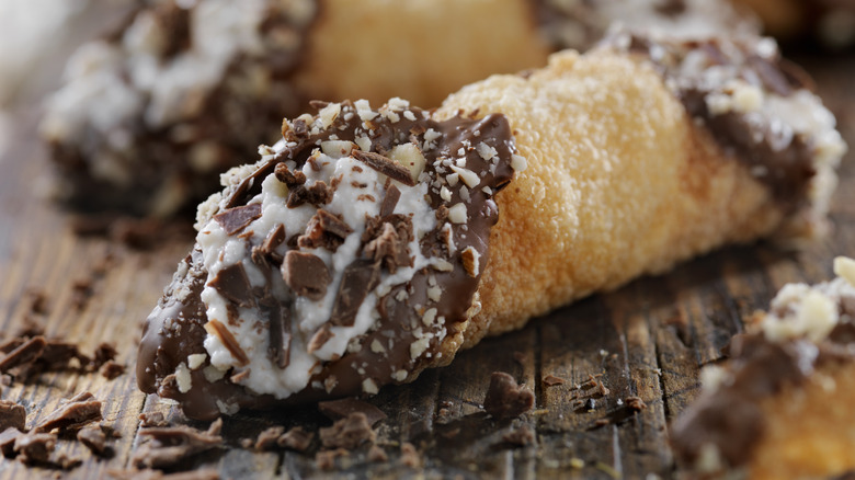 cannolis with chocolate chunks