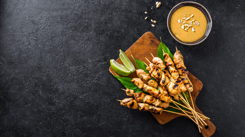 Chicken satay with peanut sauce